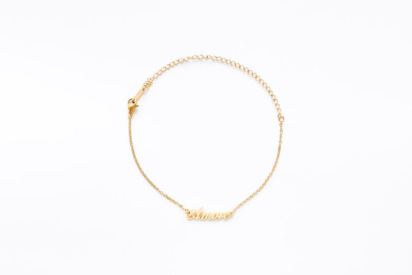Custom Name Anklet in a cursive, italic style font, crafted onto our minimalistic, dainty cable chain. Chain Length: 18cm + 10cm extender chain. Made with stainless steel plated with 18K Gold. Perfect gift for her / friendship gifts.