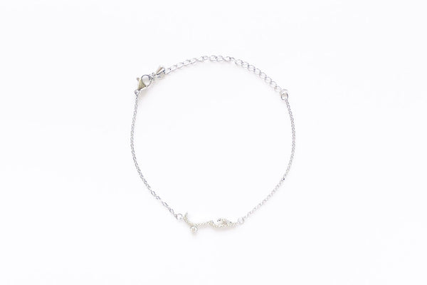 Personalize your bracelet with any name / word in Arabic script. Dainty, elegant and sparkly detailing on the iced out custom name. Crafted onto our classic cable chain. Made with stainless steel, silver.